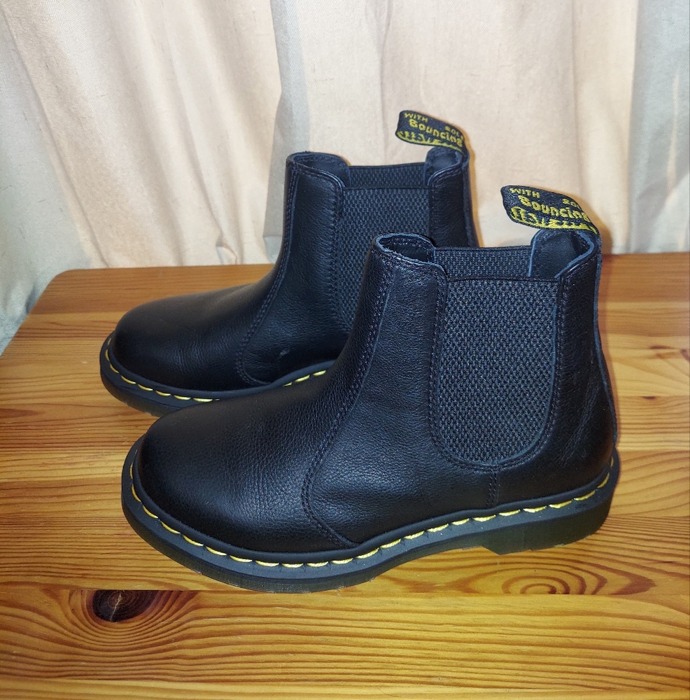 New Dr. Marten 2976 Black Chelsea Boot Sz7